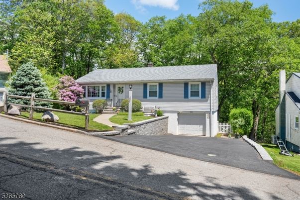Attached, Exterior, Facade, Raised Ranch