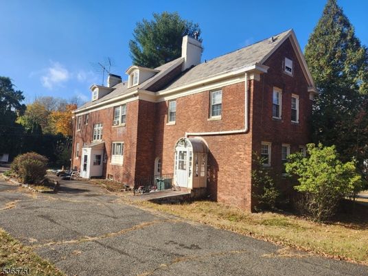 Exterior, Facade, Brick Facade, Georgian