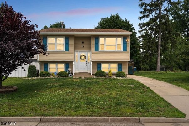 Exterior, Facade, Raised Ranch