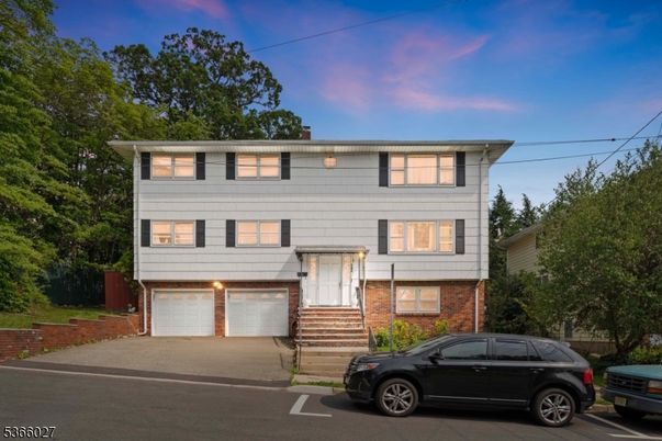 Attached, Exterior, Facade, Brick Facade, Raised Ranch