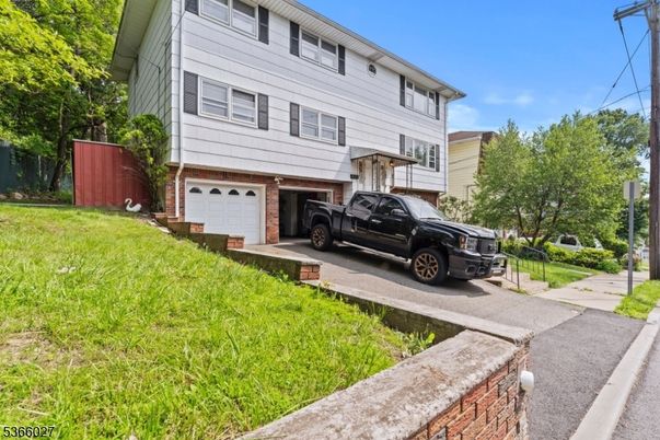 Attached, Exterior, Facade, Brick Facade, Raised Ranch