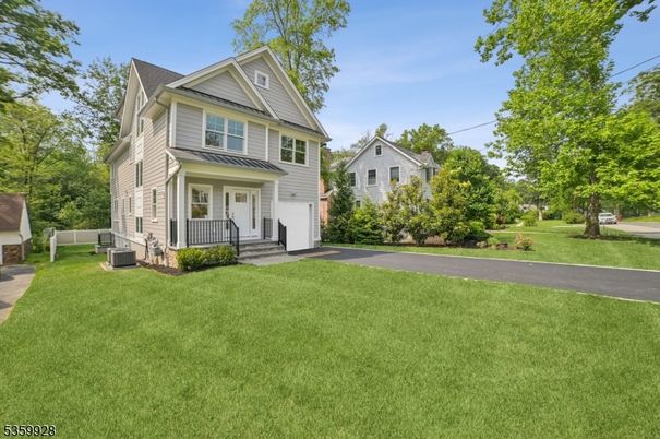Attached, Backyard, Exterior, Facade, Queen Anne Victorian