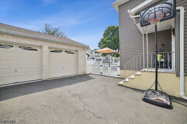 Detached Garage, Exterior