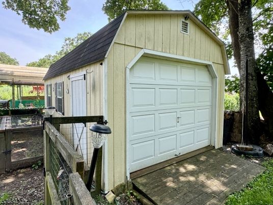 Detached Garage, Exterior