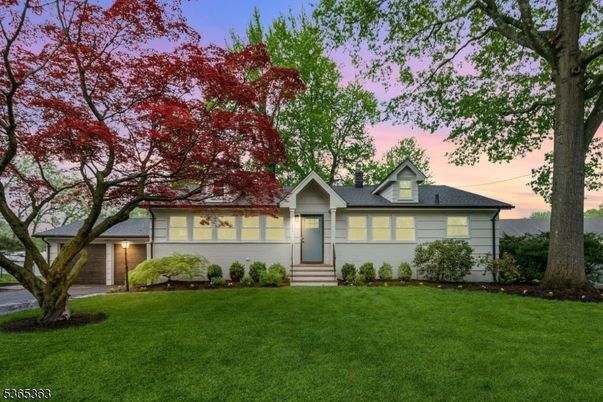 Backyard, Exterior, Facade, Ranch