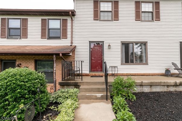 Exterior, Facade, Brick Facade, Rowhouse