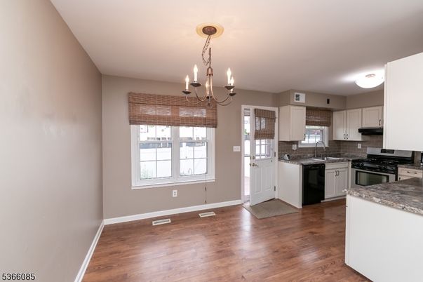 Chandelier, Interior, Kitchen, Wood Texture Flooring