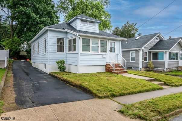 Exterior, Facade, Cape Cod