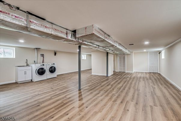 Interior, Recessed Lighting, Washer, Wood Texture Flooring