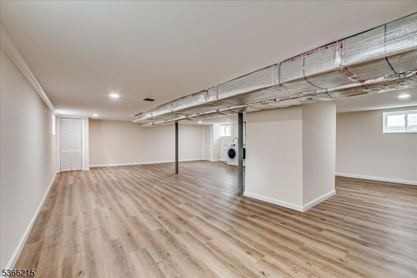 Interior, Recessed Lighting, Washer, Wood Texture Flooring