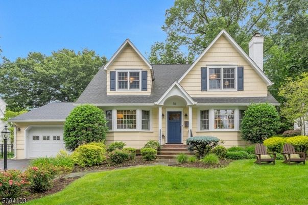 Attached, Exterior, Facade, Farmhouse
