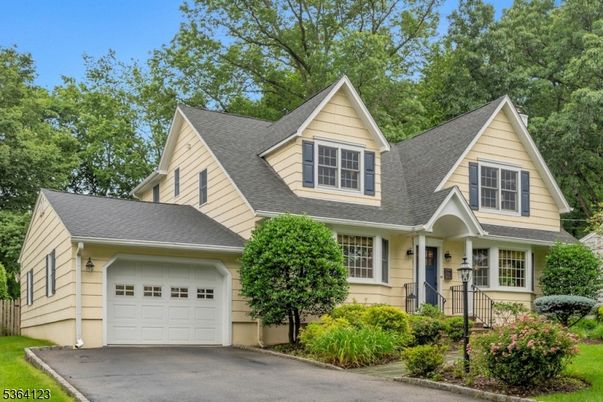 Attached, Exterior, Facade, Farmhouse