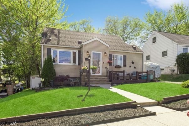 Backyard, Exterior, Facade, Cape Cod