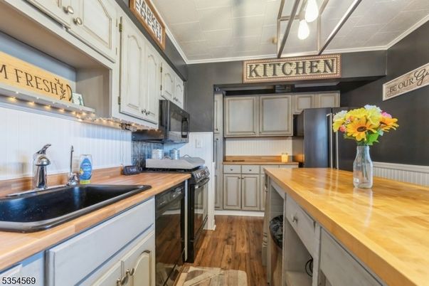 Interior, Kitchen, Wood Texture Flooring