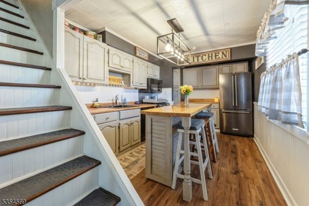 Interior, Kitchen, Pendant Lights, Wood Texture Flooring