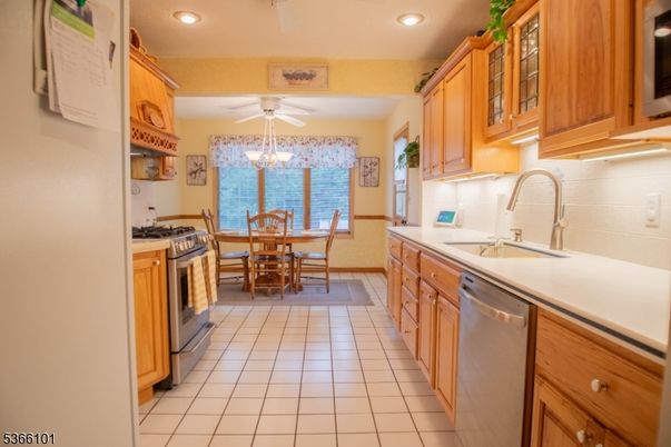 Chandelier, Dining room, Interior, Kitchen, Recessed Lighting, Water