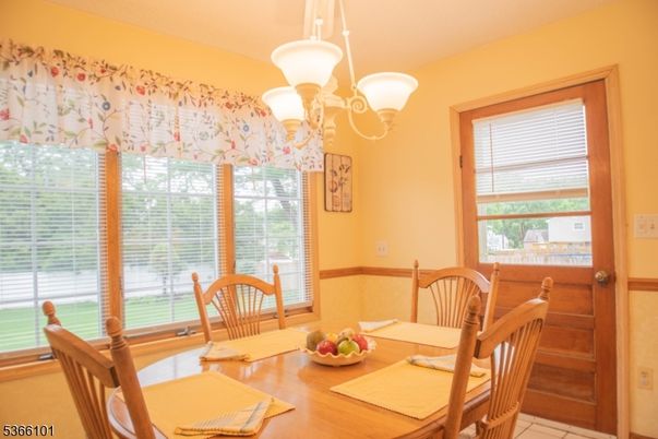Chandelier, Dining room, Interior, Pendant Lights