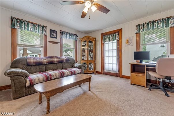 Home Office, Interior