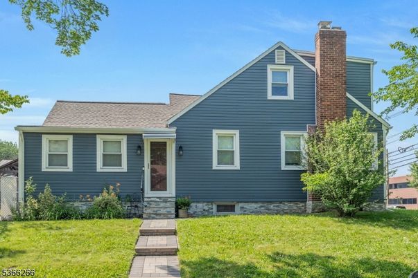 Backyard, Exterior, Facade, Cape Cod