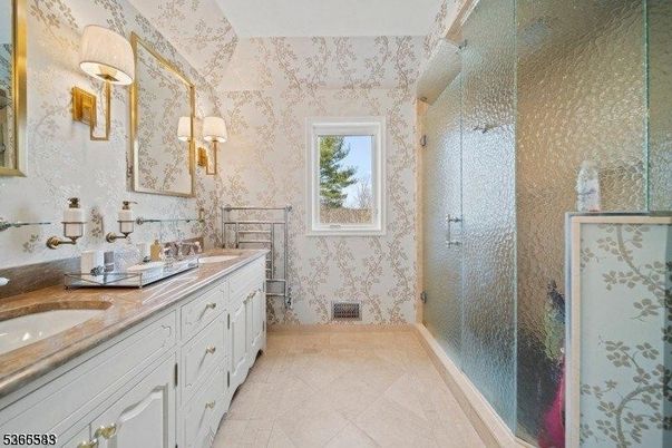 Bathroom, Dual Sink Vanities, Interior