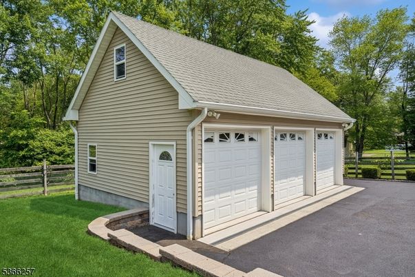 Detached Garage, Exterior