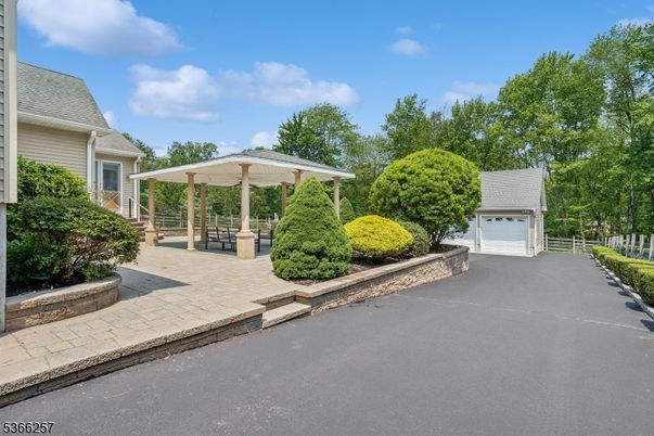 Detached Garage, Exterior