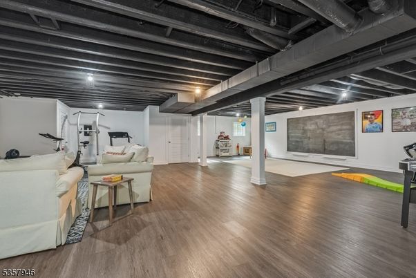 Fitness Equipment, Interior, Living room, Recessed Lighting, Wood Texture Flooring