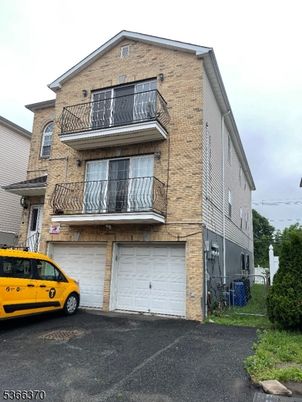 Attached, Exterior, Facade, Brick Facade, Rowhouse
