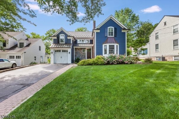Attached, Backyard, Exterior, Facade, Queen Anne Victorian