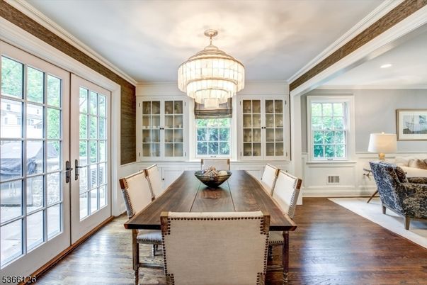 Chandelier, Dining room, Interior, Recessed Lighting, Wood Texture Flooring