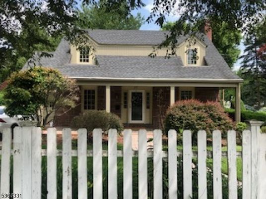 Exterior, Facade, Cape Cod