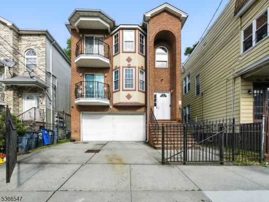 Attached, Exterior, Facade, Brick Facade, Rowhouse
