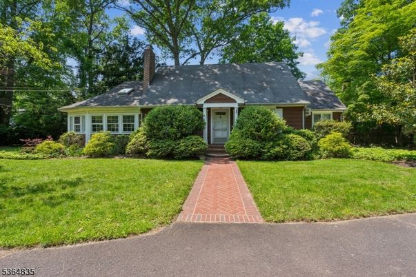 Exterior, Facade, Cape Cod