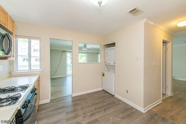 Interior, Kitchen, Washer, Wood Texture Flooring