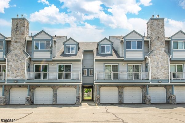 Attached, Exterior, Facade, Rowhouse