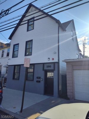 Attached, Exterior, Facade, Rowhouse
