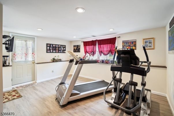 Fitness Equipment, Interior, Recessed Lighting, Wood Texture Flooring