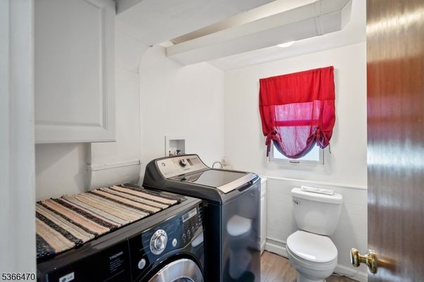 Interior, Washer, Wood Texture Flooring