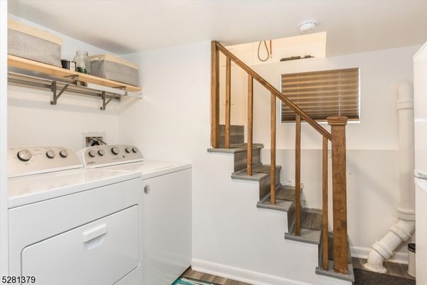 Interior, Utility Closets, Washer, Wood Texture Flooring