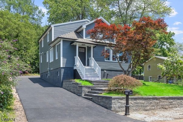Exterior, Facade, Queen Anne Victorian