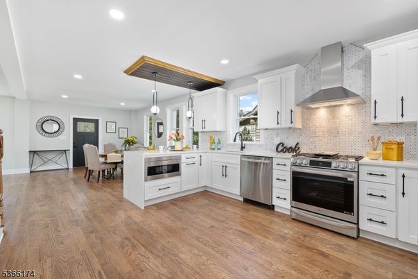 Dining room, Interior, Kitchen, Pendant Lights, Recessed Lighting, Stainless Steel Appliances, Wood Texture Flooring