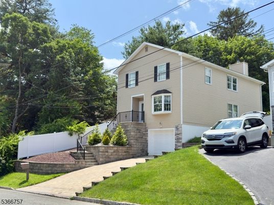 Attached, Exterior, Facade, Rowhouse