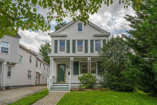 Exterior, Facade, Queen Anne Victorian