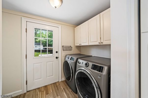 Interior, Washer, Wood Texture Flooring