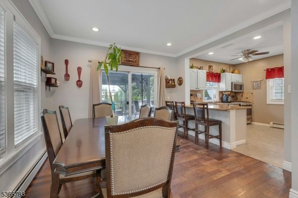 Dining room, Interior, Kitchen, Recessed Lighting, Wood Texture Flooring