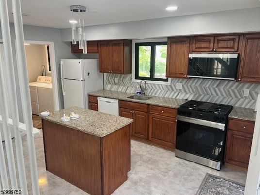 Interior, Kitchen, Pendant Lights, Recessed Lighting, Washer