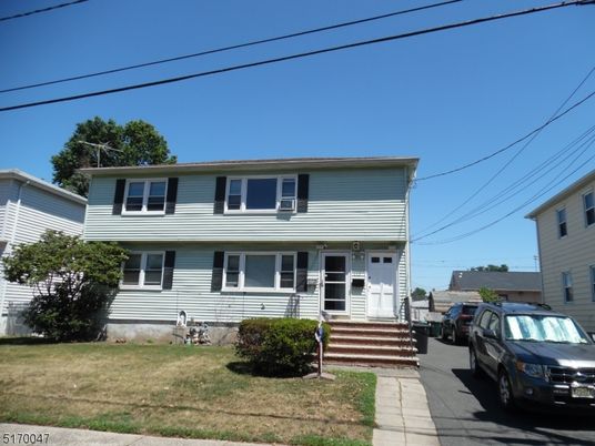 Exterior, Facade, American Foursquare