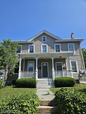 Exterior, Facade, Queen Anne Victorian
