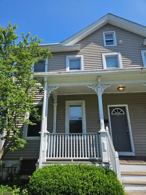 Exterior, Facade, Queen Anne Victorian