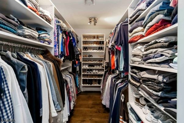 Interior, Walk-in Closets, Wood Texture Flooring